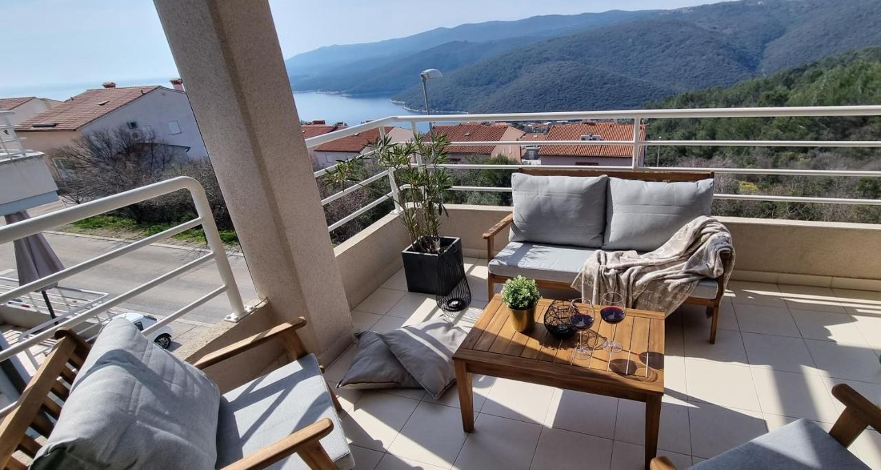 Cami -stylish With A Beautiful Seaview Apartma